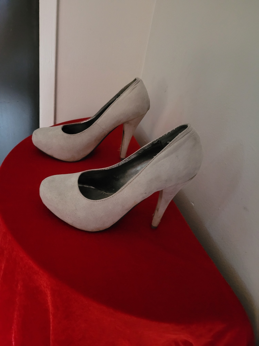 Classic Women's Light Gray Suede High Heel Pumps